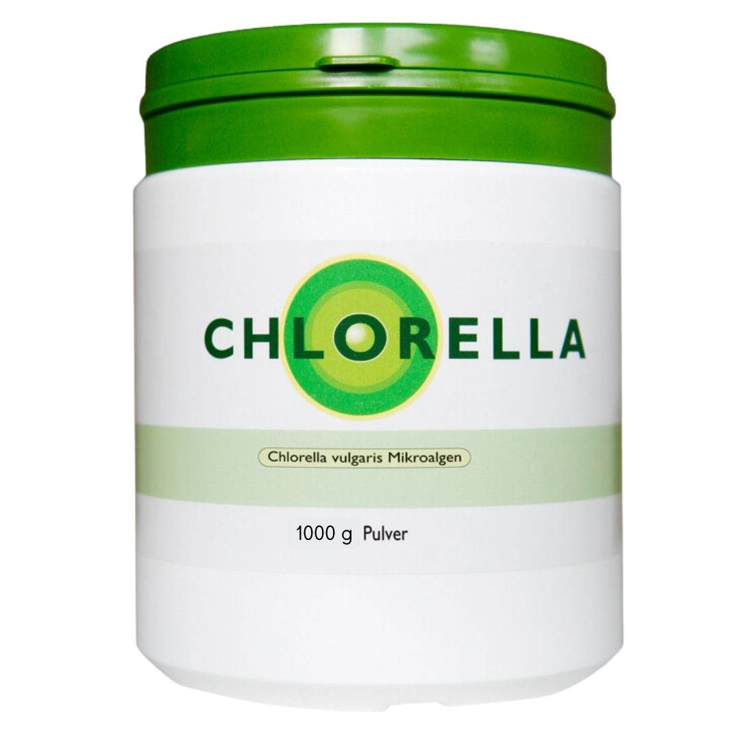 A container of Algomed Chlorella Powder with a green lid and a label displaying the brand name and product weight, 1000g.