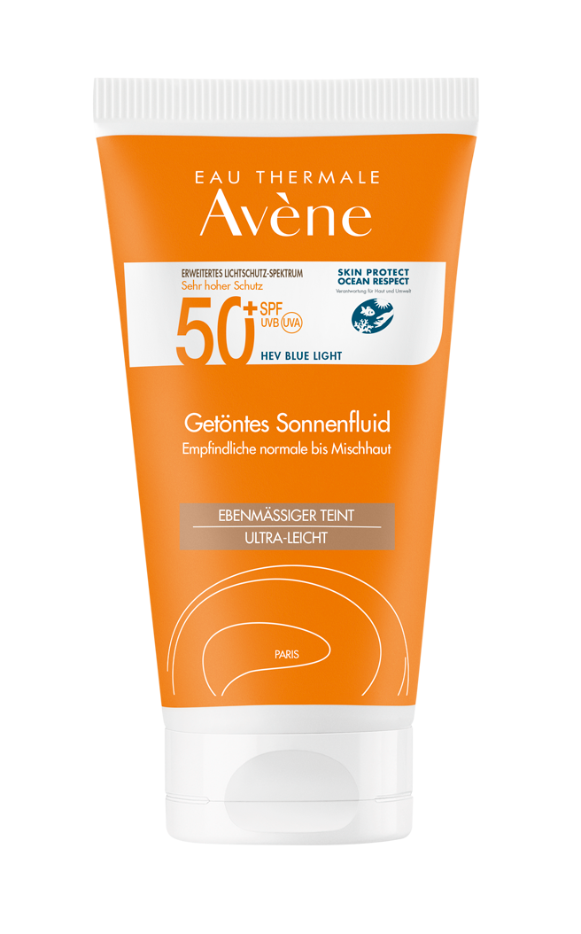 The Avene tinted sun cream SPF 50+ offers daily sun protection with an extended light protection spectrum. It is ideal for dry, sensitive facial skin. Its velvety, melting texture provides the face with moisture for up to 8 hours* and leaves the skin nourished and soft. Thanks to its natural tone, it adapts to most skin tones and evens out the complexion on a daily basis, making it an excellent make-up base. The formula is also waterproof.