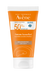 The Avene tinted sun cream SPF 50+ offers daily sun protection with an extended light protection spectrum. It is ideal for dry, sensitive facial skin. Its velvety, melting texture provides the face with moisture for up to 8 hours* and leaves the skin nourished and soft. Thanks to its natural tone, it adapts to most skin tones and evens out the complexion on a daily basis, making it an excellent make-up base. The formula is also waterproof.